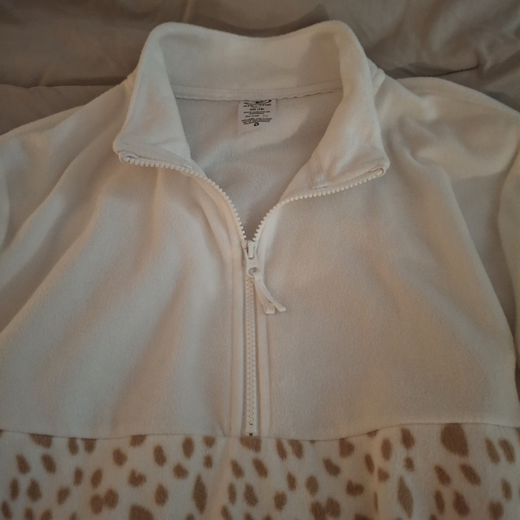 Athletic Works Women's White With Animal Print Pullover - Picture 4 of 8